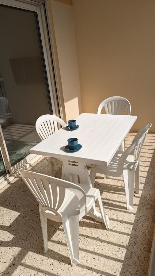 Studio Climatise Avec Coin Nuit 150M De La Plage Le Lavandou Exterior foto